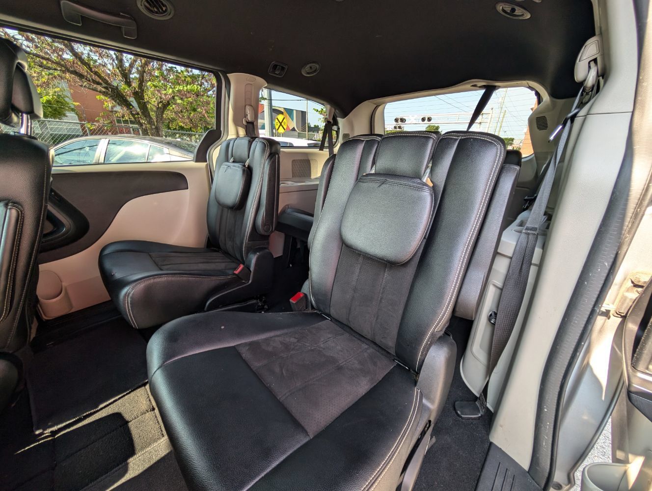 Used 2020 Dodge Grand Caravan SXT FWD image 18