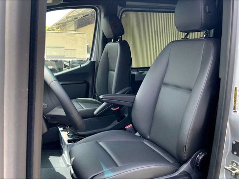 Used 2025 Mercedes-Benz Sprinter 2500 image 19