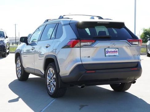 Used 2024 Toyota RAV4 XLE Premium image 7