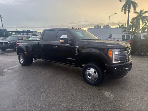 Used 2019 Ford F350 Platinum w/ Platinum Ultimate Package AWD/4WD image 3