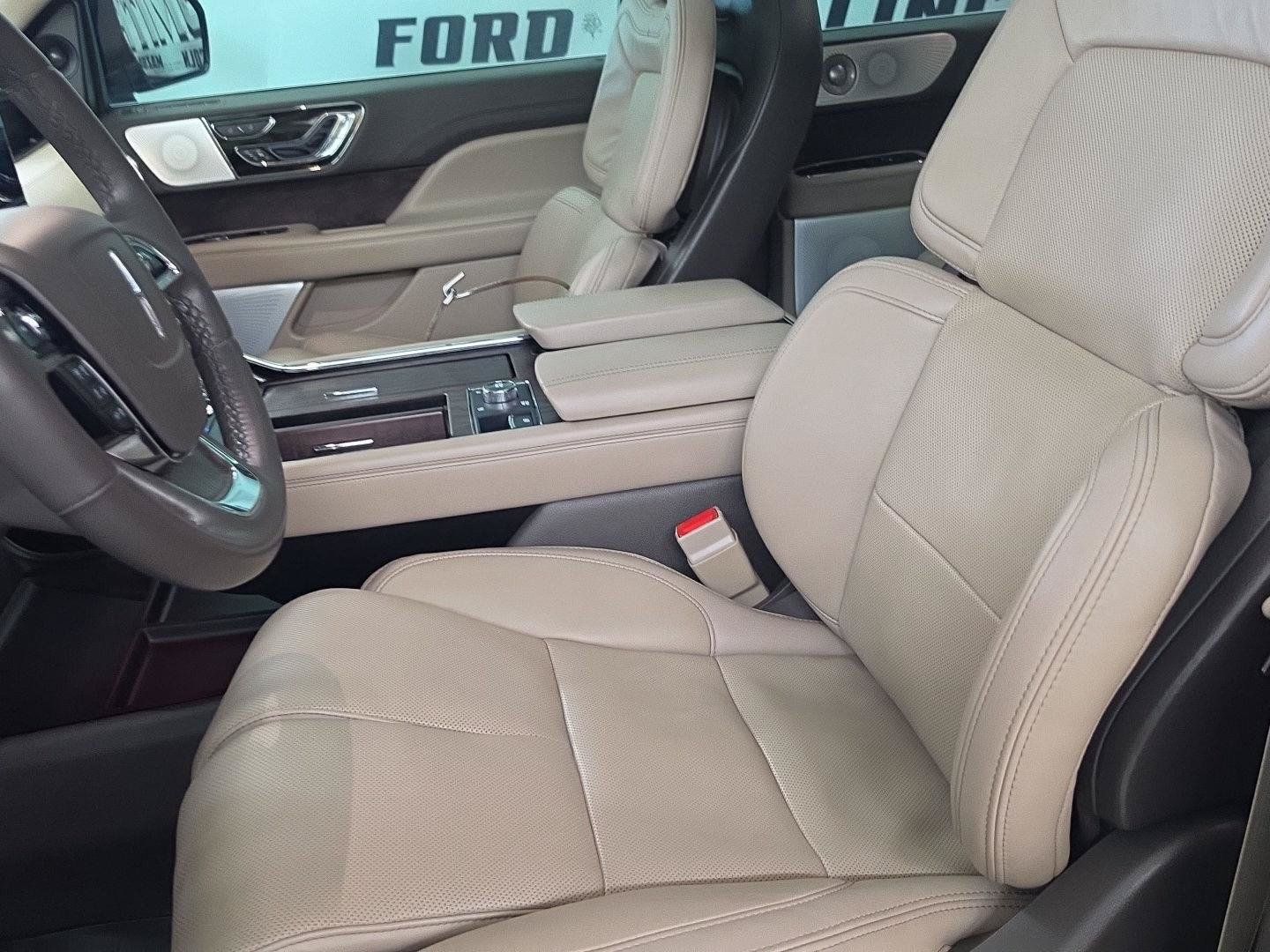 Certified 2023 Lincoln Navigator Reserve AWD/4WD image 6