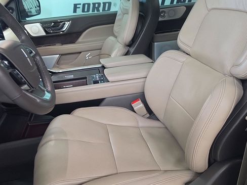 Used 2023 Lincoln Navigator Reserve AWD/4WD image 6