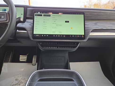 Used 2023 Rivian R1T Adventure image 23