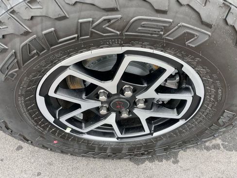 New 2025 Jeep Gladiator Rubicon image 32