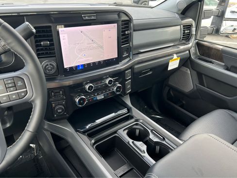 New 2026 Ford F250 Lariat w/ Black Appearance Package image 36