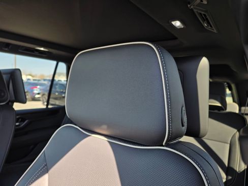 New 2026 GMC Yukon Elevation w/ Elevation Premium Package AWD/4WD image 21