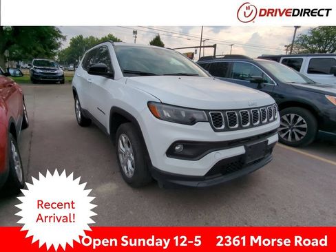 Used 2024 Jeep Compass Latitude AWD/4WD image 1