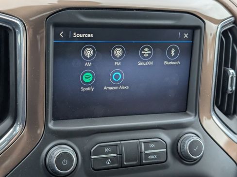 Used 2022 Chevrolet Silverado 1500 High Country w/ Technology Package image 11