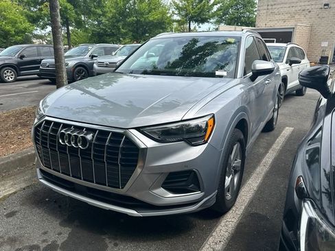 Used 2019 Audi Q3 2.0T Premium w/ Convenience Package AWD/4WD image 3