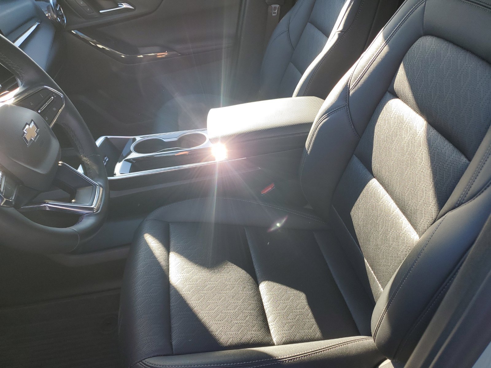 Used 2025 Chevrolet Equinox LT w/ Convenience Package II FWD image 16