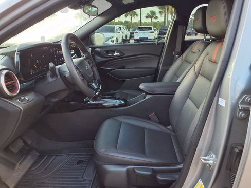 Used 2025 Chevrolet Trax RS w/ Driver Confidence Package FWD image 25
