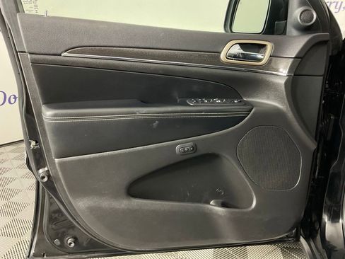Used 2017 Jeep Grand Cherokee Limited AWD/4WD image 12