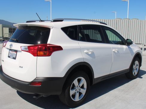 Used 2014 Toyota RAV4 XLE FWD image 3