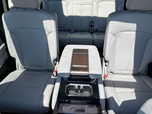 Used 2025 Jeep Grand Wagoneer 4WD image 30