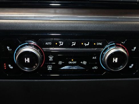 Used 2025 GMC Sierra 1500 SLT image 34