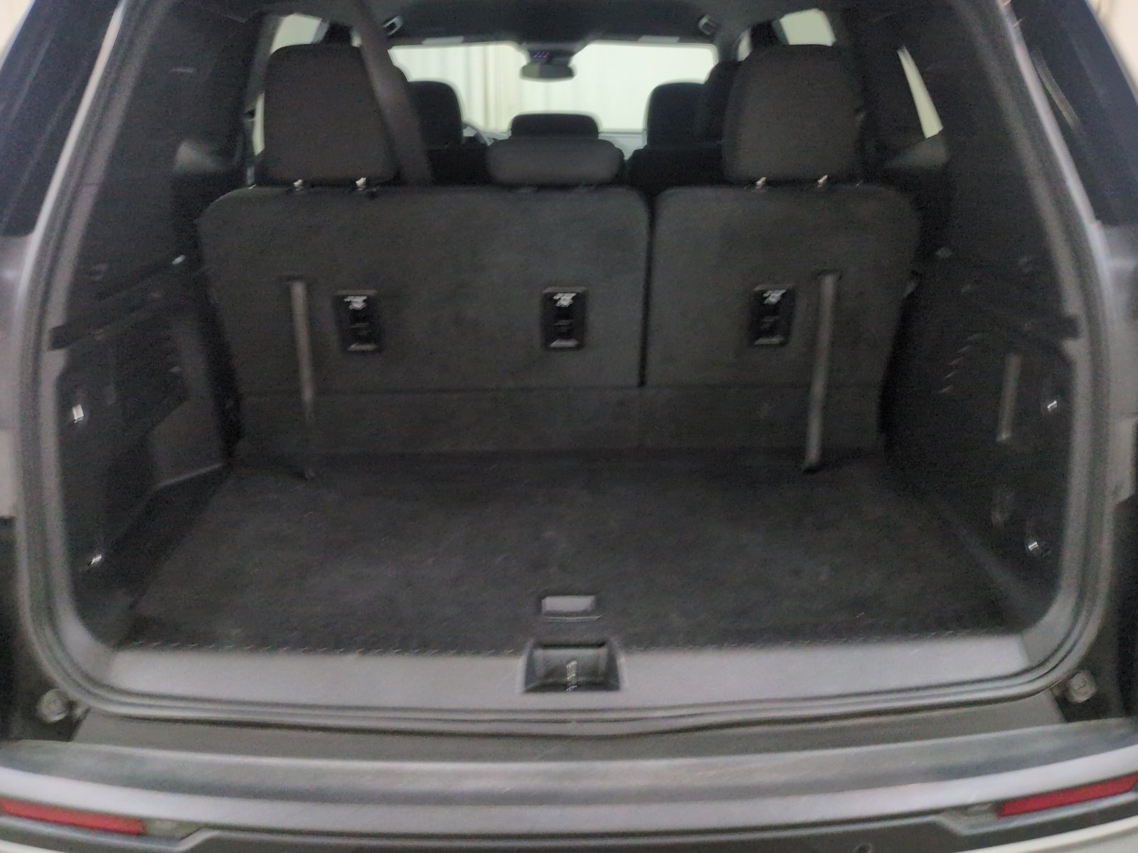 Used 2025 GMC Acadia Elevation AWD/4WD image 7