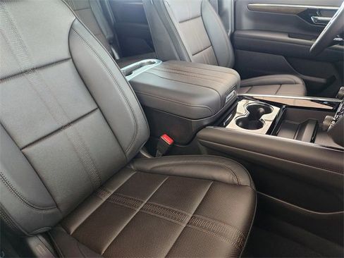 New 2026 Chevrolet Suburban High Country image 12