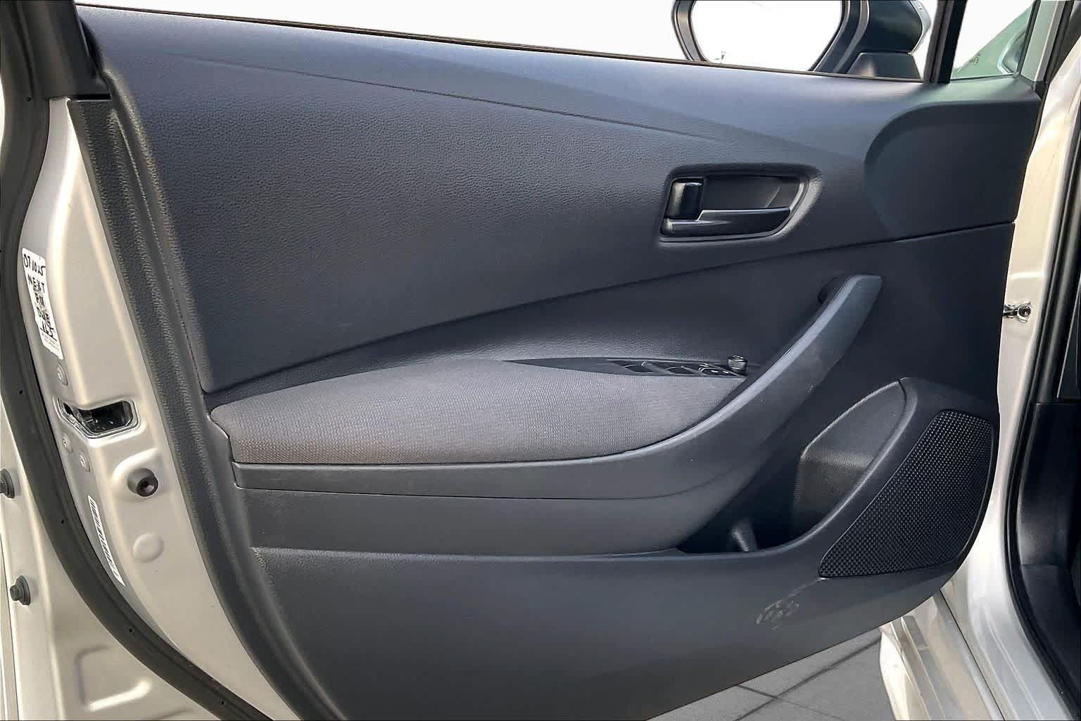 Used 2025 Toyota Corolla LE FWD image 21