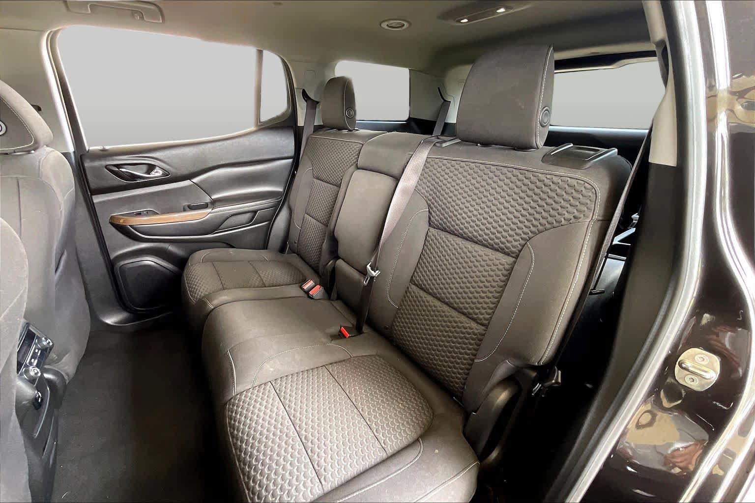 Used 2017 GMC Acadia SLE FWD image 18