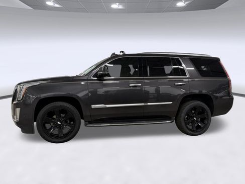 Used 2017 Cadillac Escalade Luxury AWD/4WD image 2