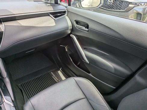 Used 2023 Toyota Corolla Cross XLE w/ Convenience Package FWD image 20