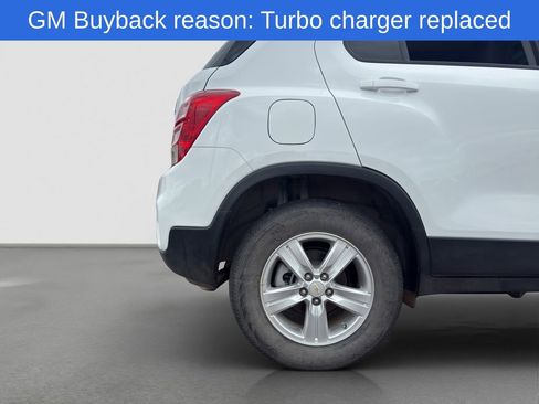 Used 2022 Chevrolet Trax LS w/ Tint and Cruise Package AWD/4WD image 23