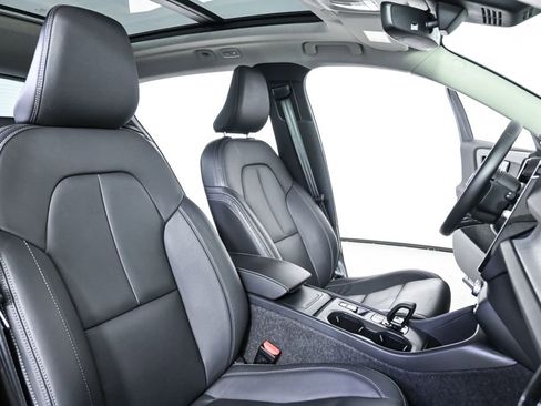 Certified 2025 Volvo XC40 B5 Core image 24