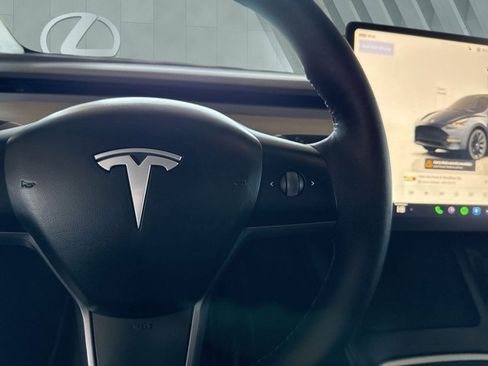 Used 2025 Tesla Model Y Long Range image 25