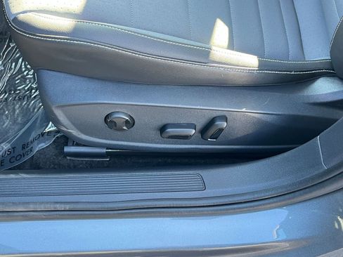 Used 2025 Volkswagen Jetta SE image 23