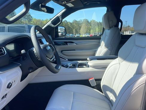 New 2026 Jeep Grand Wagoneer Limited AWD/4WD image 13