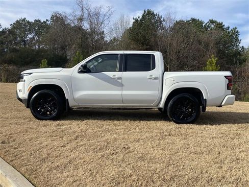 Used 2023 Nissan Frontier SV w/ Midnight Edition Package image 11