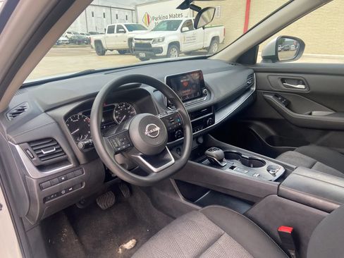 Used 2024 Nissan Rogue SV FWD image 7