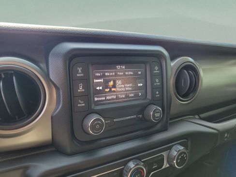 Used 2021 Jeep Gladiator Sport image 18