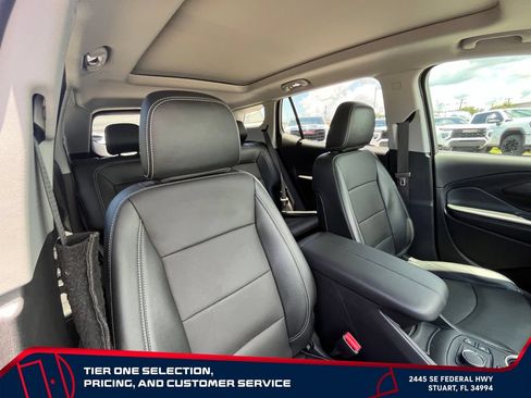 Used 2024 GMC Terrain SLT w/ Tech Package FWD image 16