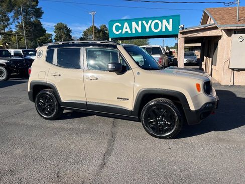 Used 2017 Jeep Renegade Trailhawk image 2