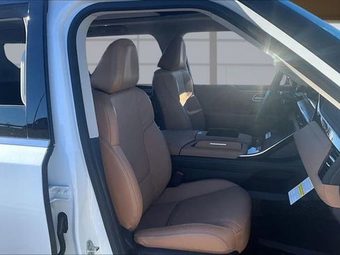 New 2026 INFINITI QX80 Luxe image 7