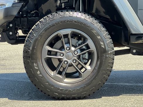 Used 2018 Jeep Wrangler Sport AWD/4WD image 22