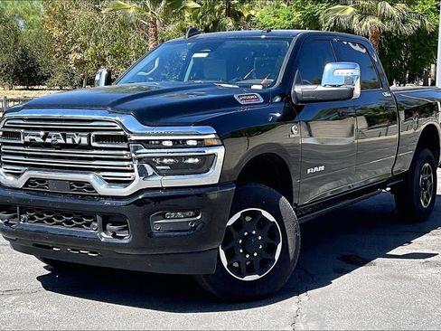 Used 2025 RAM 2500 Laramie AWD/4WD image 2