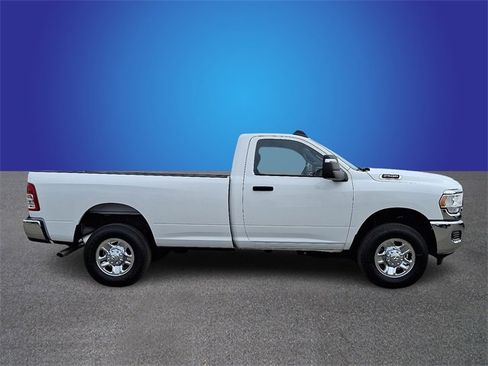 Used 2024 RAM 2500 Tradesman w/ Chrome Appearance Group image 4