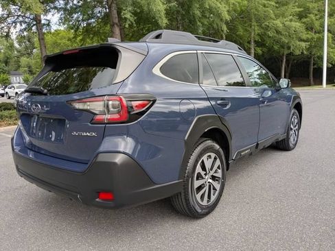 Used 2024 Subaru Outback Premium AWD/4WD image 8