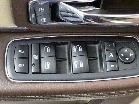 Used 2018 RAM 1500 Laramie w/ Convenience Group AWD/4WD image 16