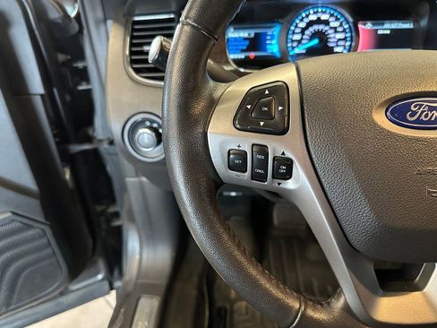 Used 2018 Ford Taurus Limited FWD image 11
