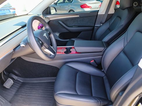 Used 2025 Tesla Model Y Long Range RWD image 17