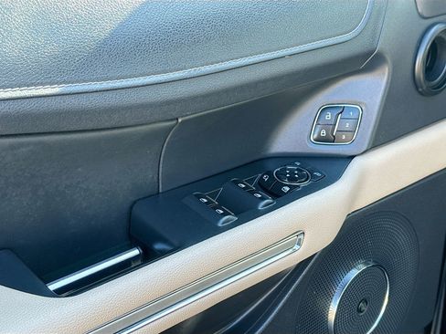 Used 2024 Ford Expedition Limited image 19