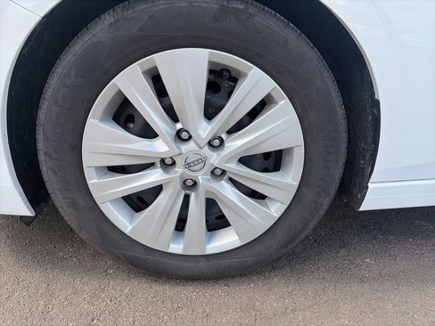Used 2024 Nissan Sentra S FWD image 2