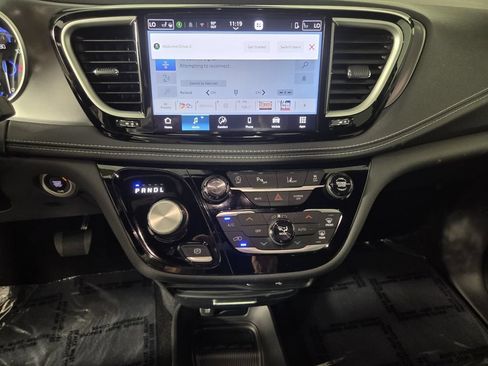 New 2026 Chrysler Pacifica Select FWD image 12