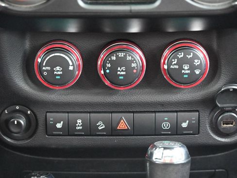 Used 2018 Jeep Wrangler Unlimited Rubicon w/ Cold Weather Group image 32