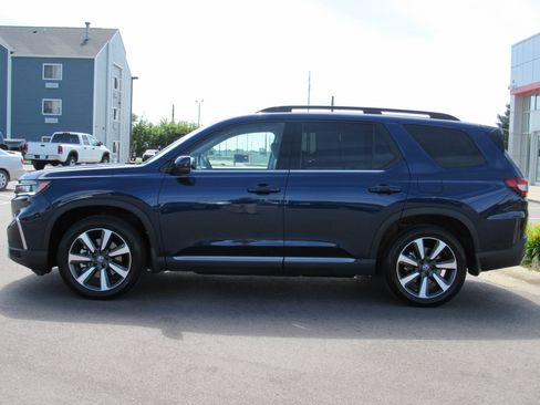 Used 2025 Honda Pilot Touring image 9