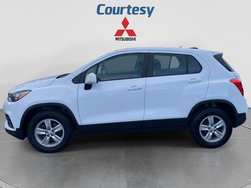 Used 2019 Chevrolet Trax LS image 2
