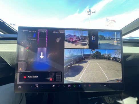 Used 2024 Tesla Cybertruck AWD Crew Cab image 19